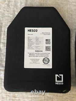 Hesco 3810 Ensemble de deux plaques balistiques de niveau III+ de taille moyenne coupées SAPI